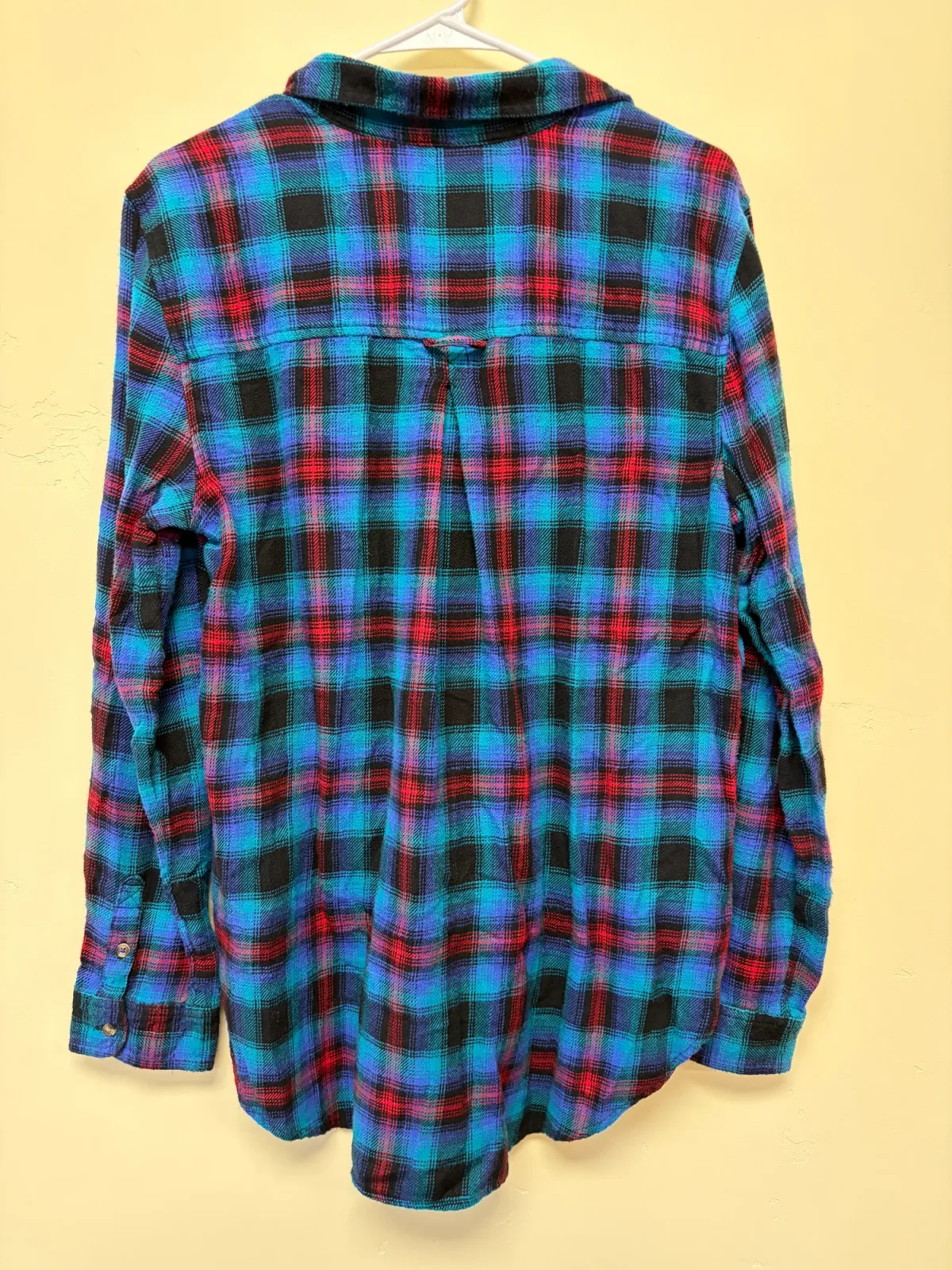 Foto 3 de American Eagle Ahh-Mazingly Soft Boyfriend Fit Plaid Flannel Button-Up Shirt - Women's Size L