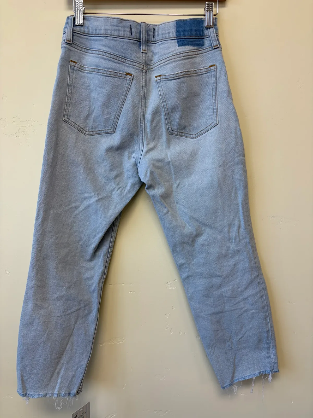 Foto 3 de Abercrombie & Fitch Women's High Rise Mom Jeans Light Wash Raw Hem Blue Size 25 / 0XS
