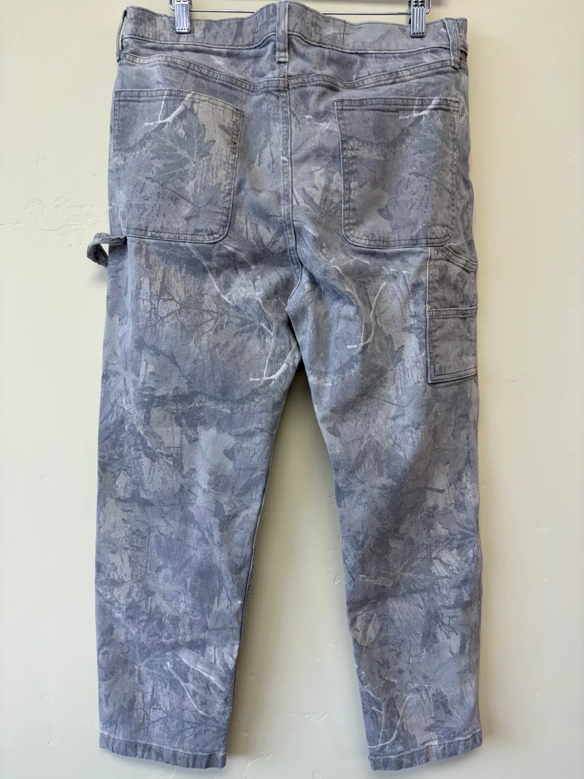 Hollister Men’s Grey Real Tree Camo Loose Carpenter Pants Denim Jeans Size 33x32 photo 3