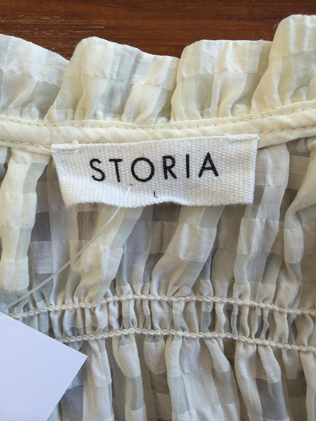 Foto 4 de Storia Women’s Cream Textured Tie-Front Ruffle Blouse Size Large