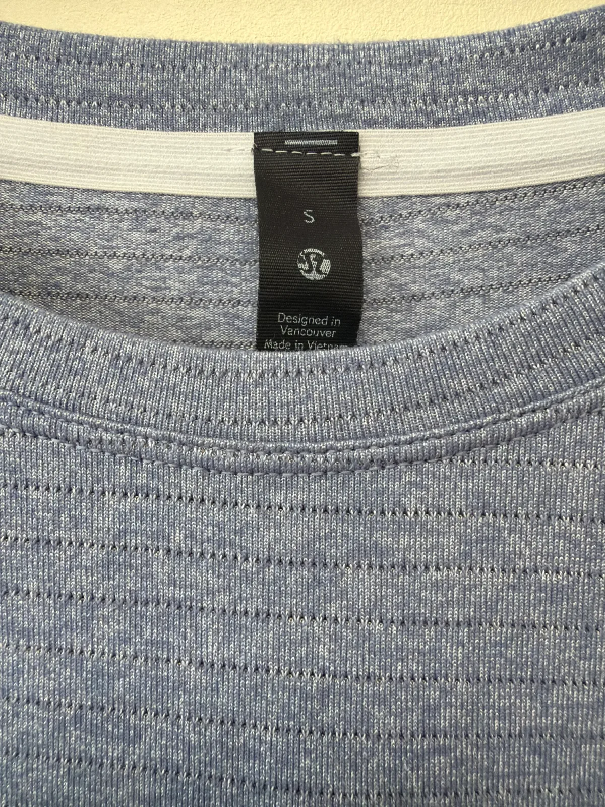 Lululemon Men's Drysense Short-Sleeve Training Shirt - Size Small photo 4