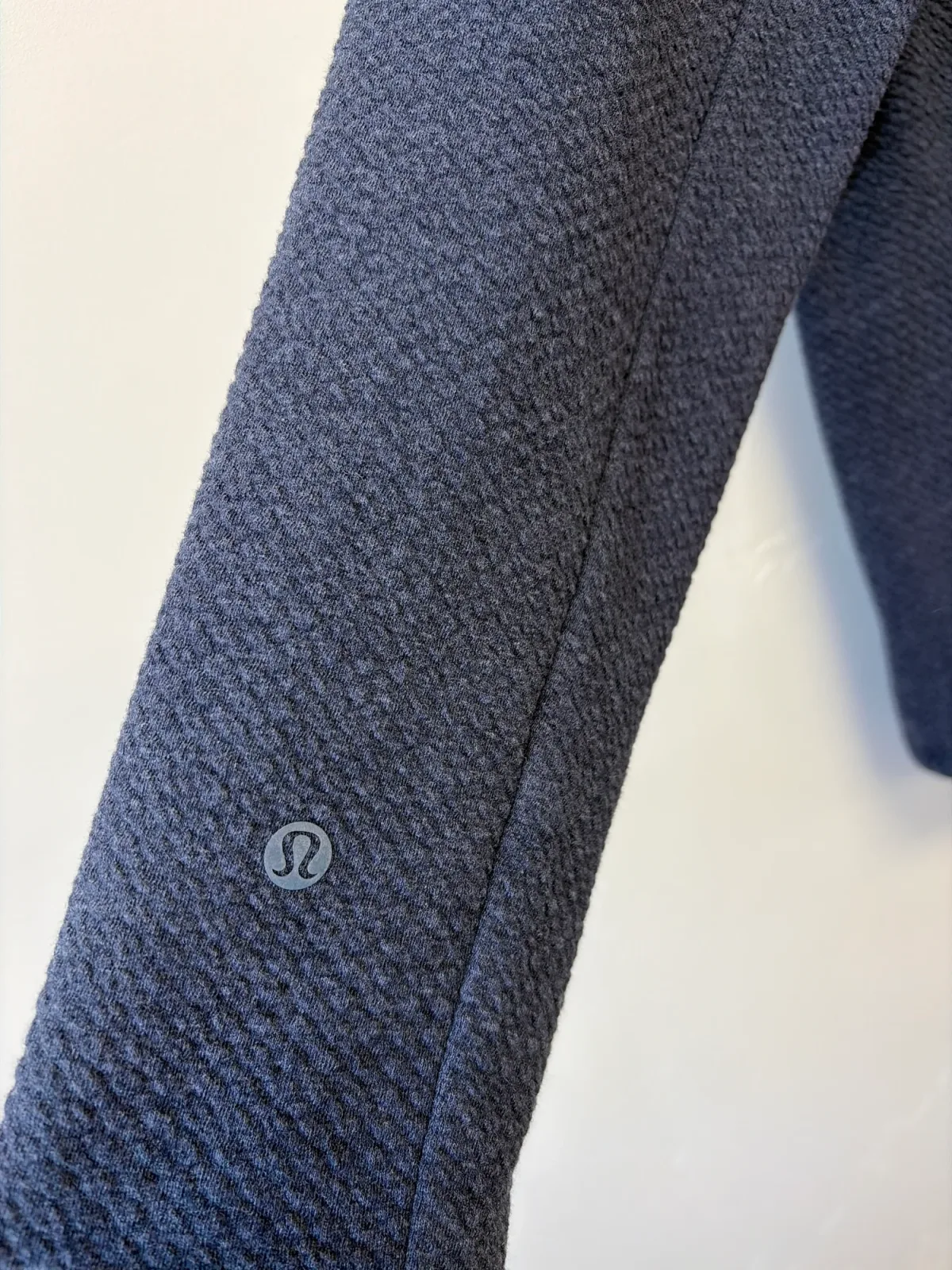 Lululemon Men's At Ease Pullover Hoodie — Size Large photo 4
