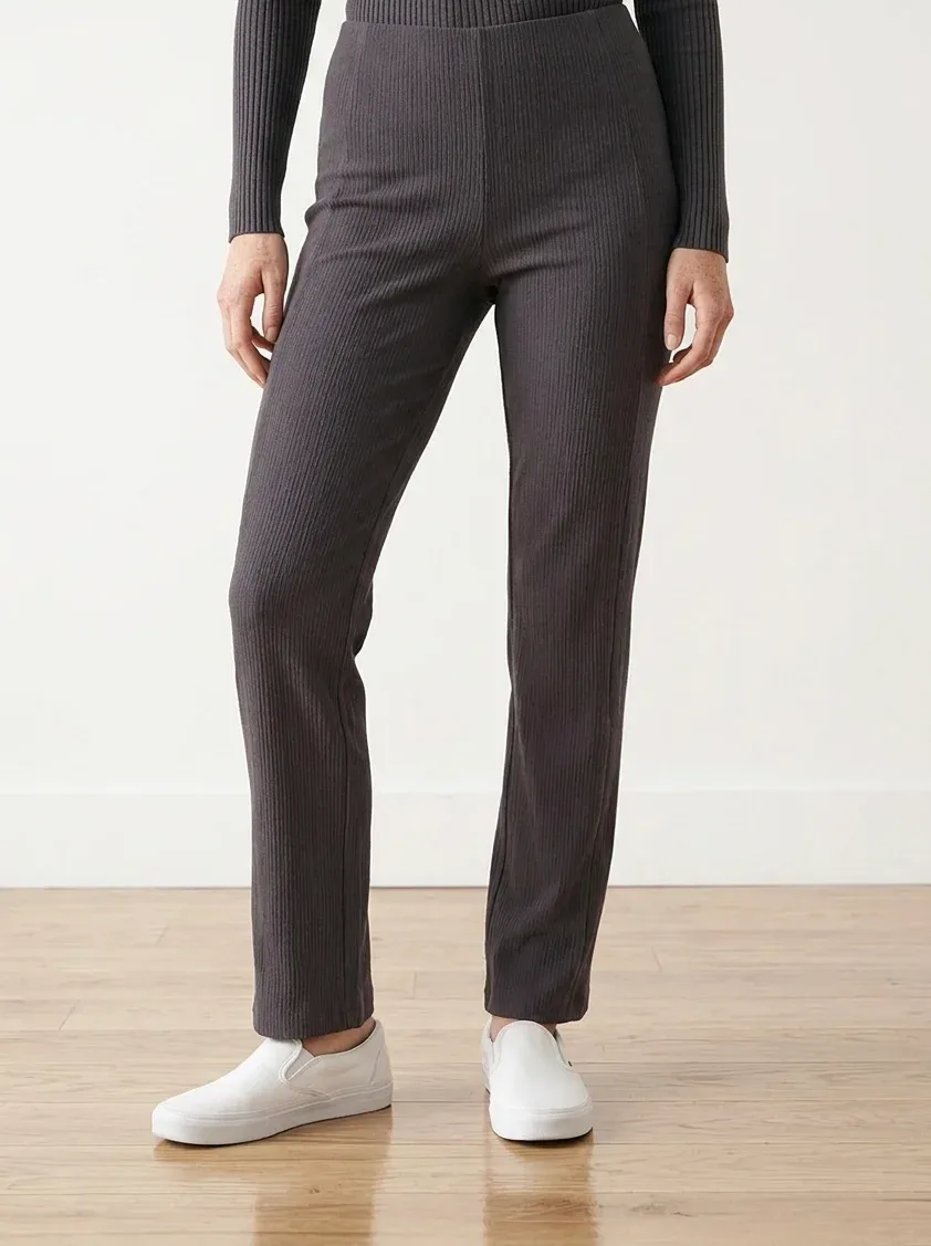 NWT Lululemon Ribbed Softstreme Flared Pant Regular "Espresso" - Size 4