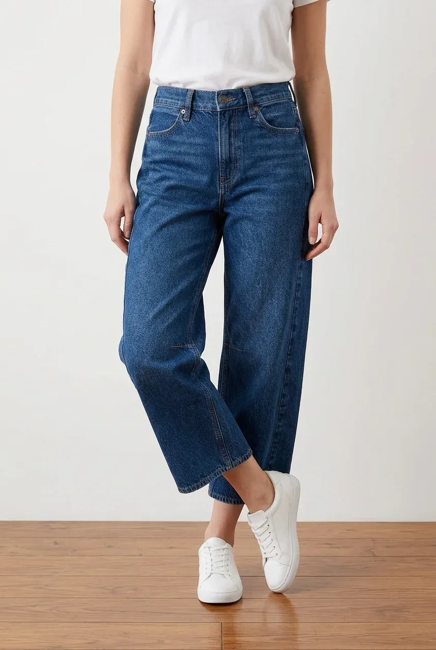 American Eagle Strigid Medium Wash High-Rise Barrel Wide-Leg Jeans — Size 0 Short