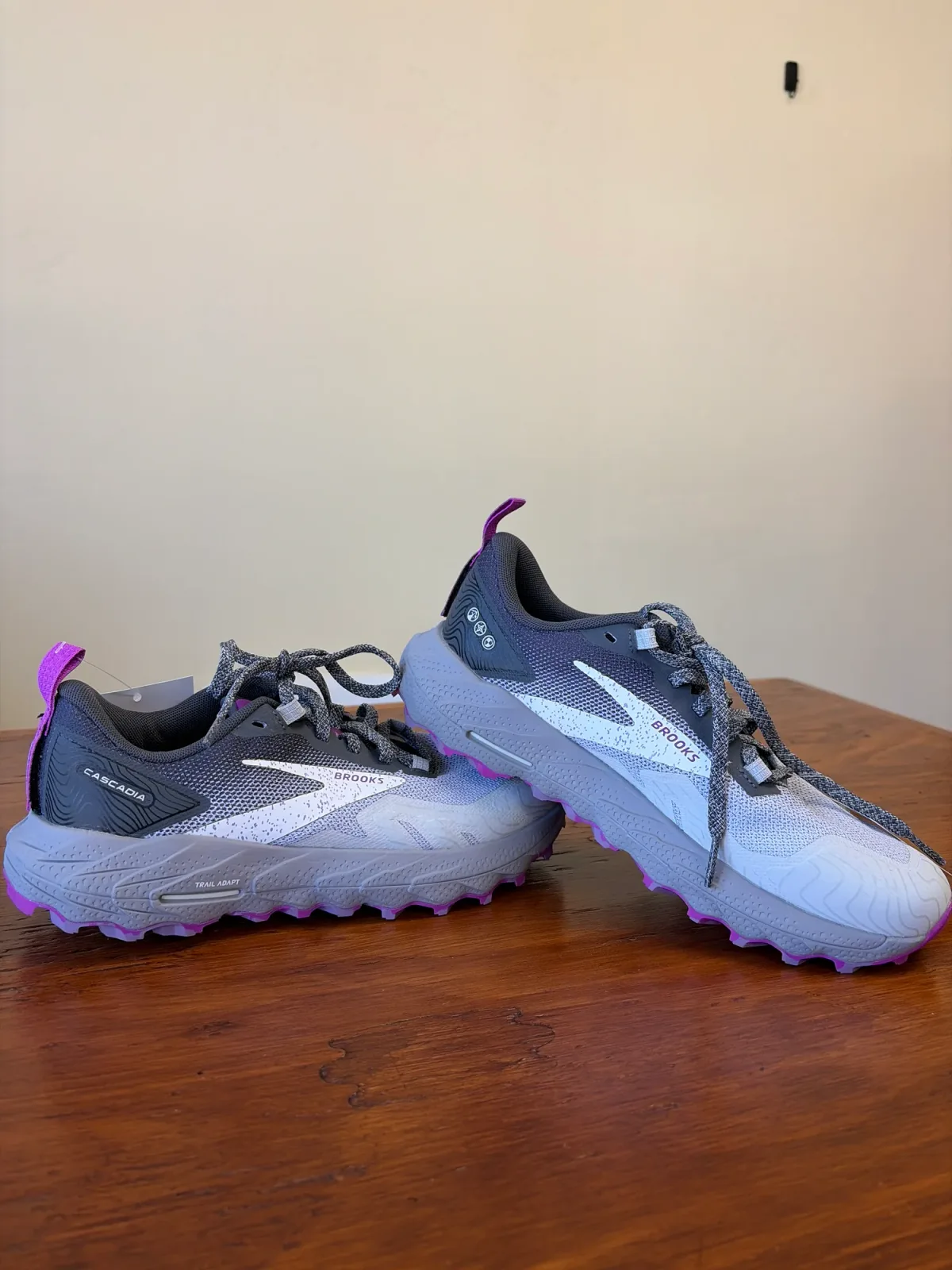 Brooks Women's Cascadia 17 Trail Running Shoes — Size 6.5 photo 3