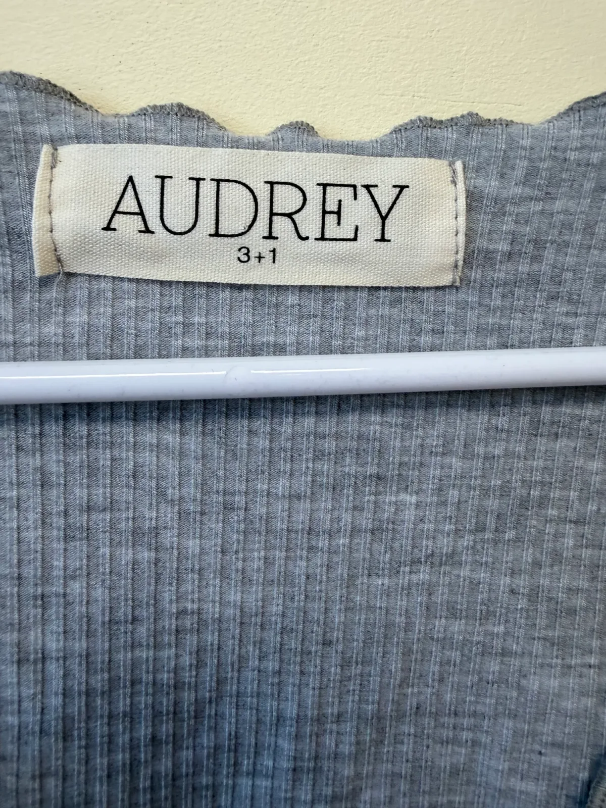 Audrey 3+1 Women's Ribbed Tie Front Crop Top Heather Gray Short Sleeve photo 4