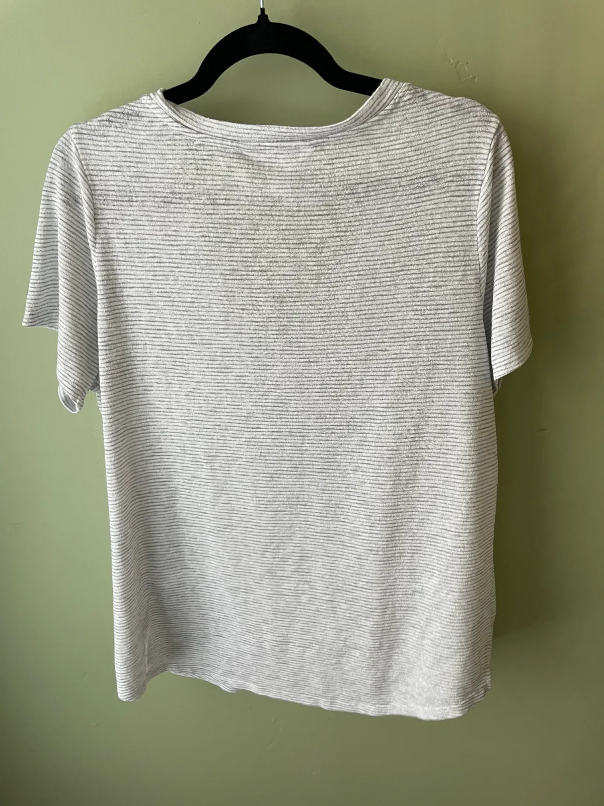 Athleta Women's XL Breezy Scoop V-Neck Tee photo 3