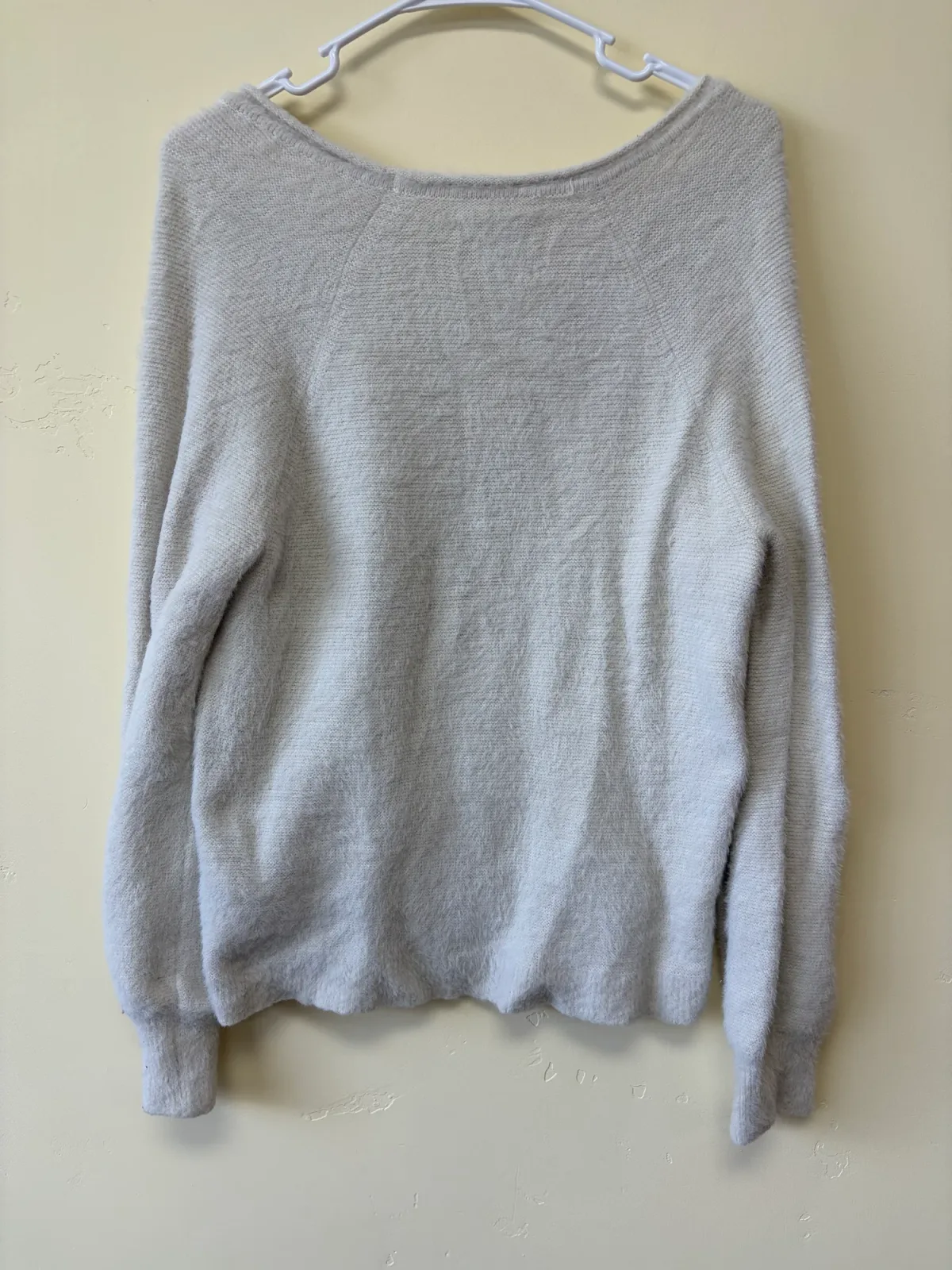 Foto 3 de Abercrombie & Fitch Soft Collection Cream Off-White V-Neck Knit Sweater Cozy Size M