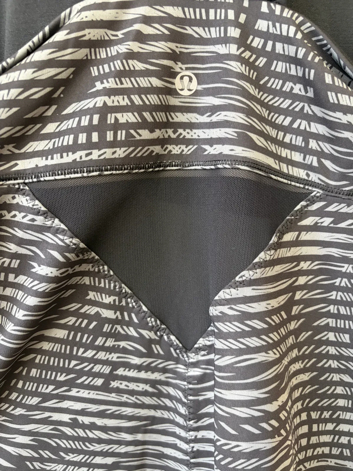 Lululemon Running In The City Tank Stripe Play Slate Black Size 8 photo 4