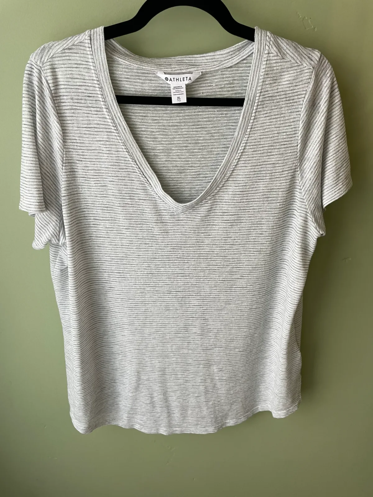 Athleta Women's XL Breezy Scoop V-Neck Tee photo 2