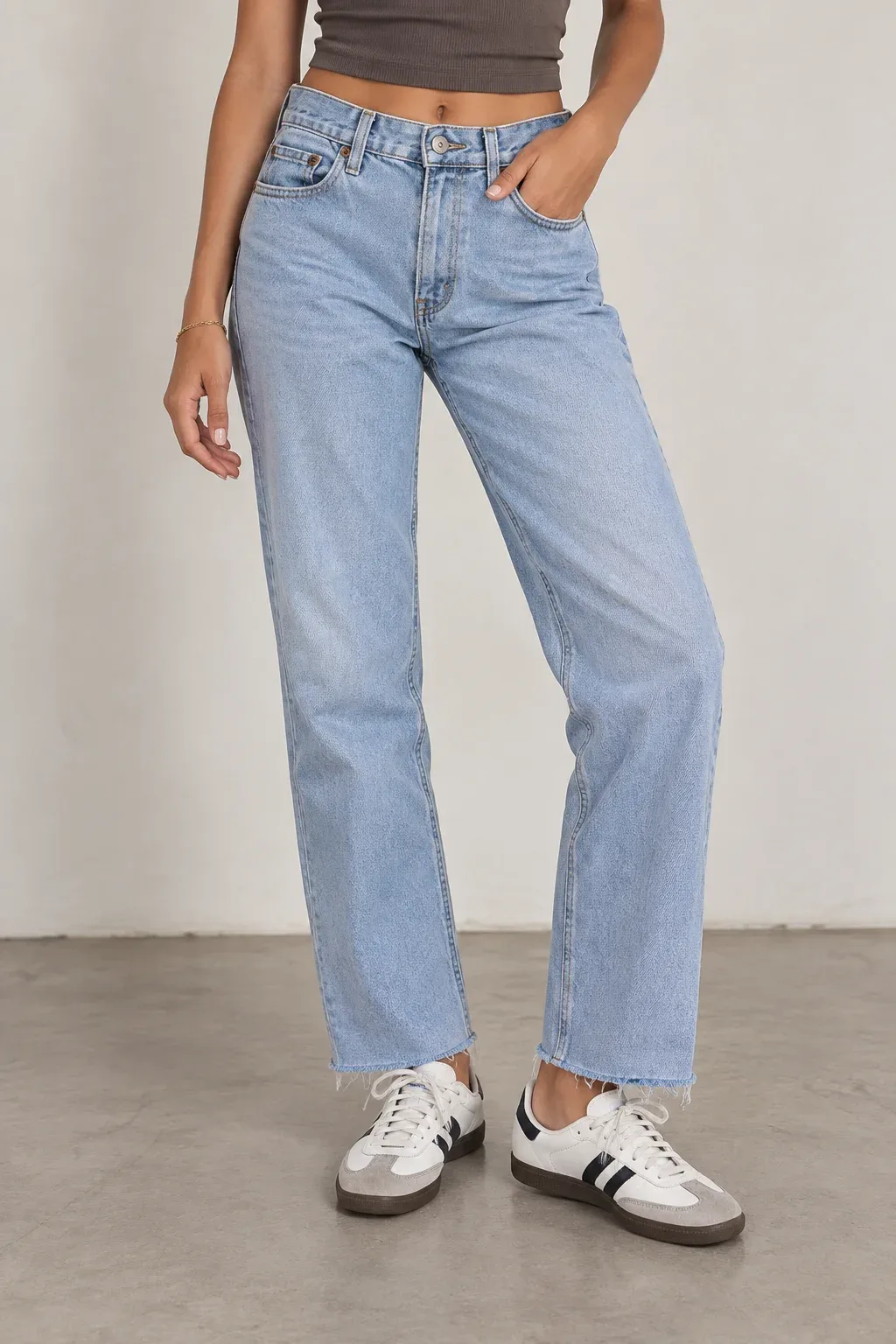Abercrombie & Fitch Women's High Rise Mom Jeans Light Wash Raw Hem Blue Size 25 / 0XS