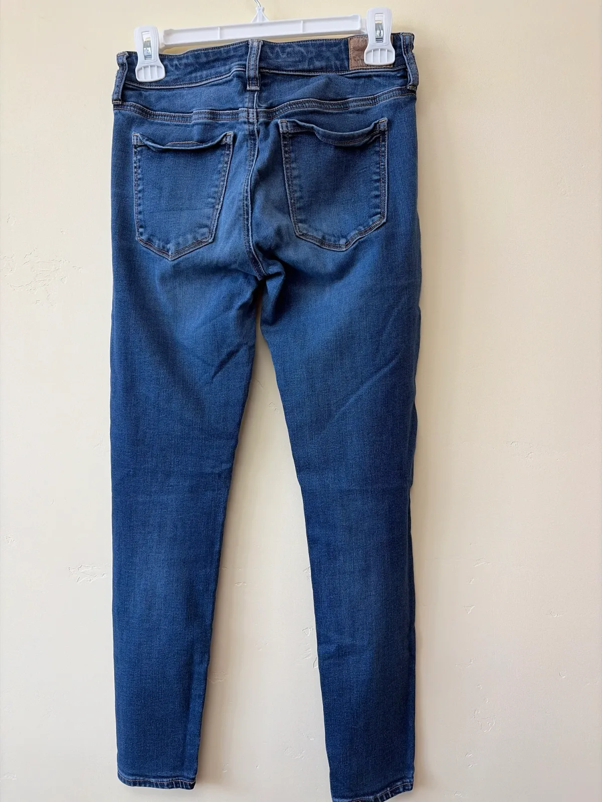 American Eagle Distressed Mid-Rise Skinny Jeans – Medium Wash photo 3