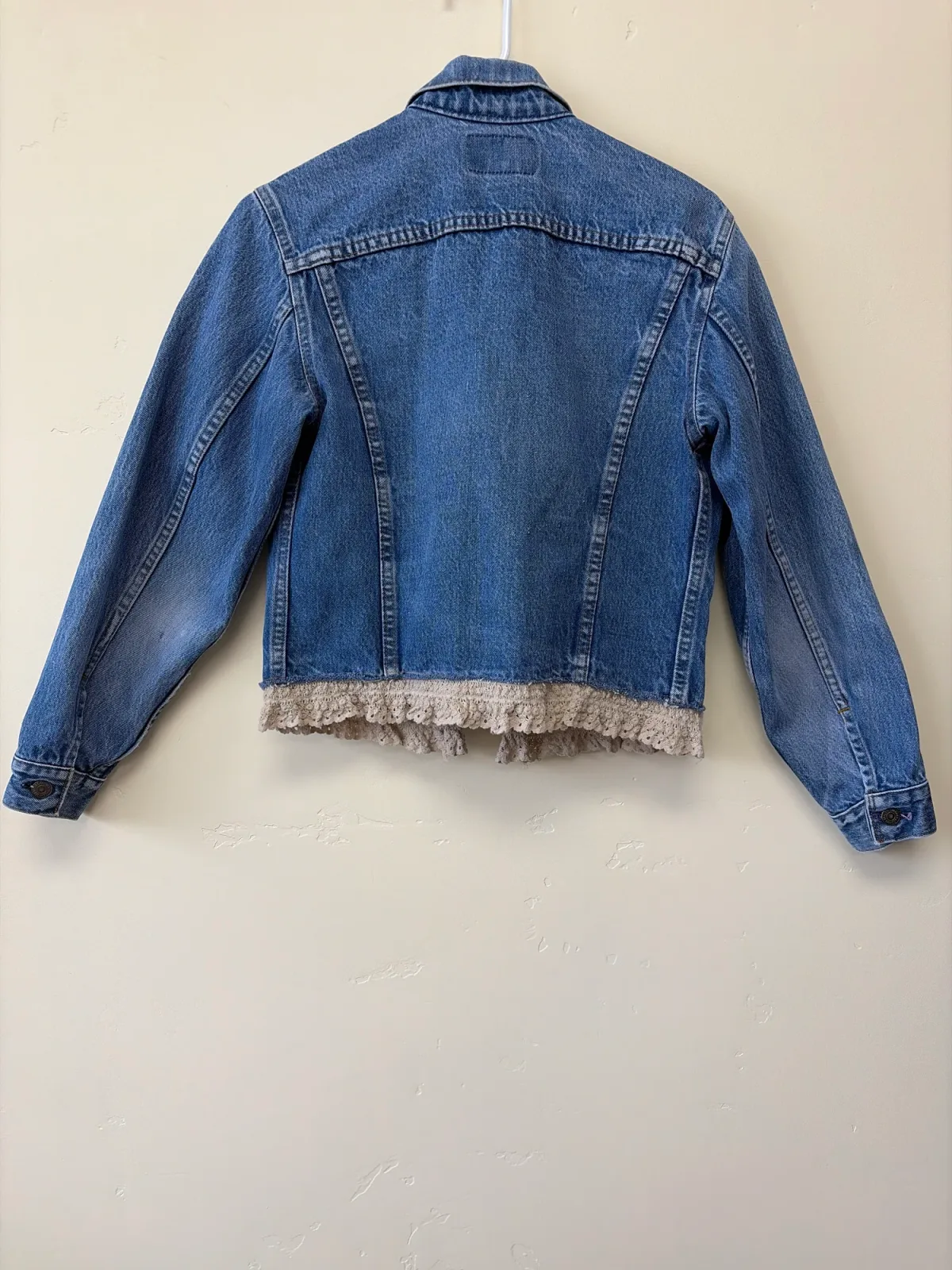 Vintage Levi's 70706 Cropped Lace-Trim Denim Trucker Jacket - Size 12 (Fits like S/M) photo 3