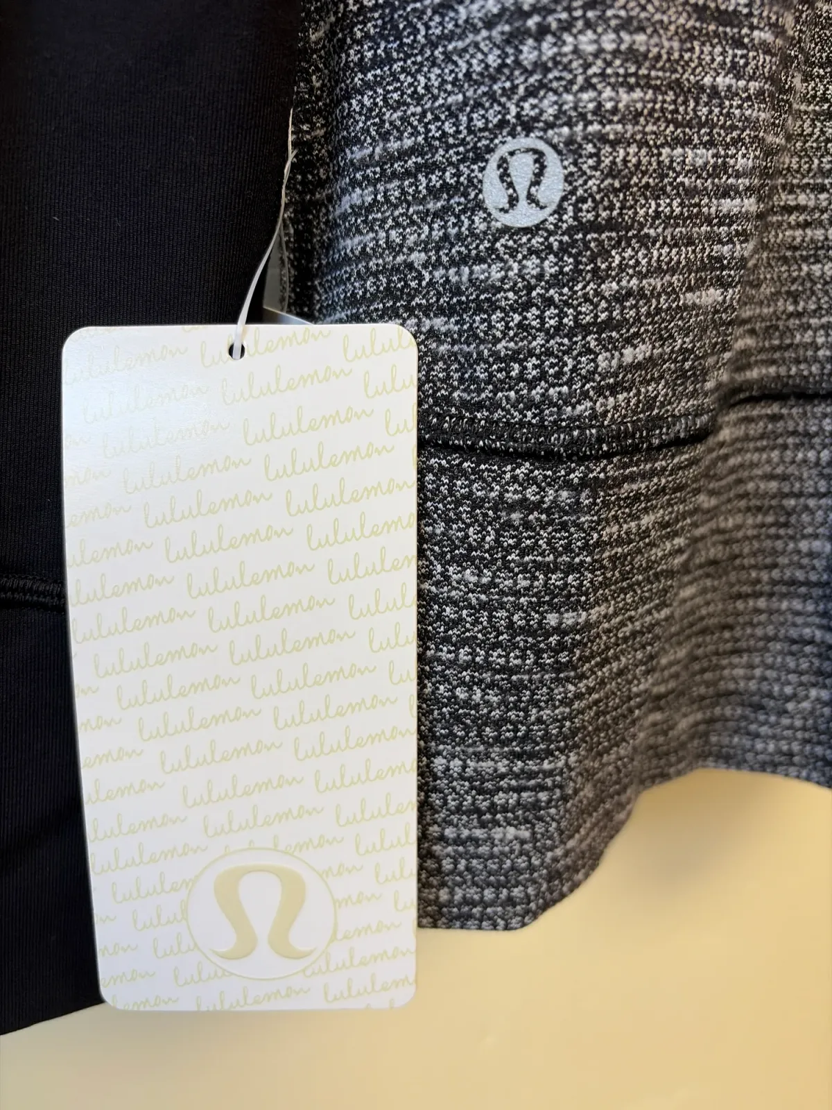 NWT Lululemon Daily Yoga Jacket Heathered Charcoal Black Color Block — Size 12 photo 4
