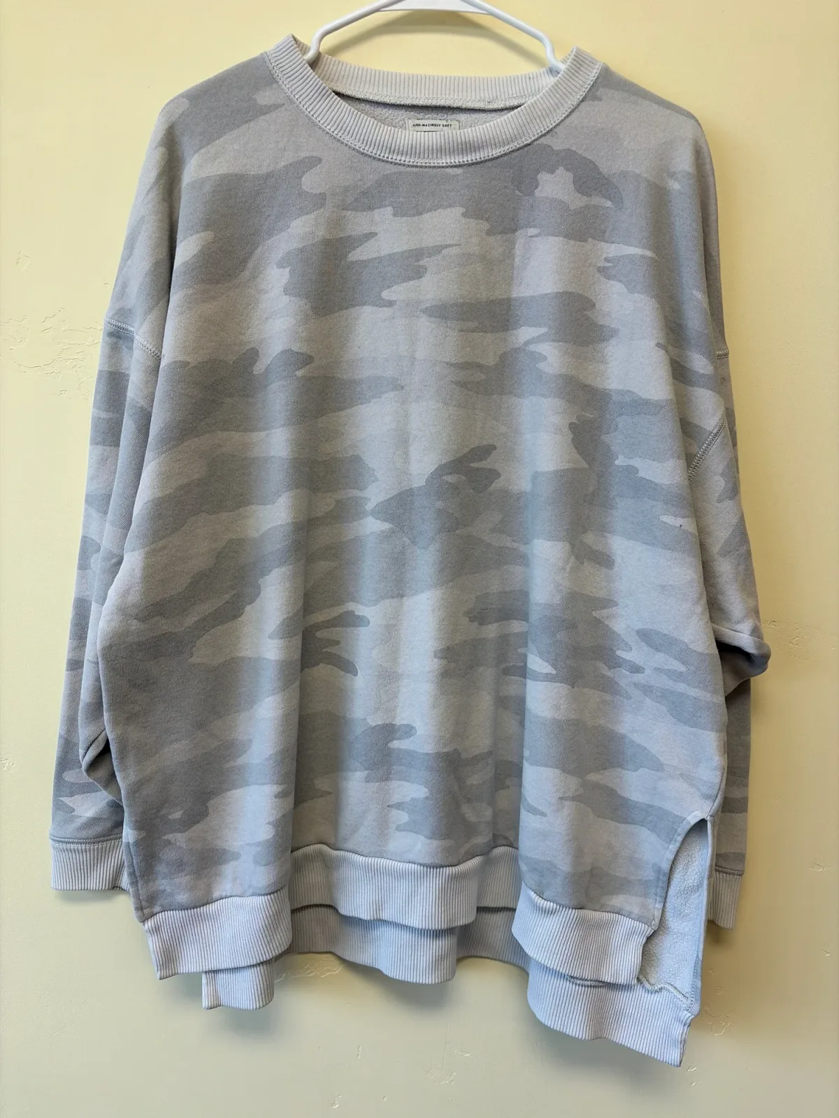 American Eagle Women’s Gray Camo Oversized Crewneck Sweatshirt Size Medium photo 2
