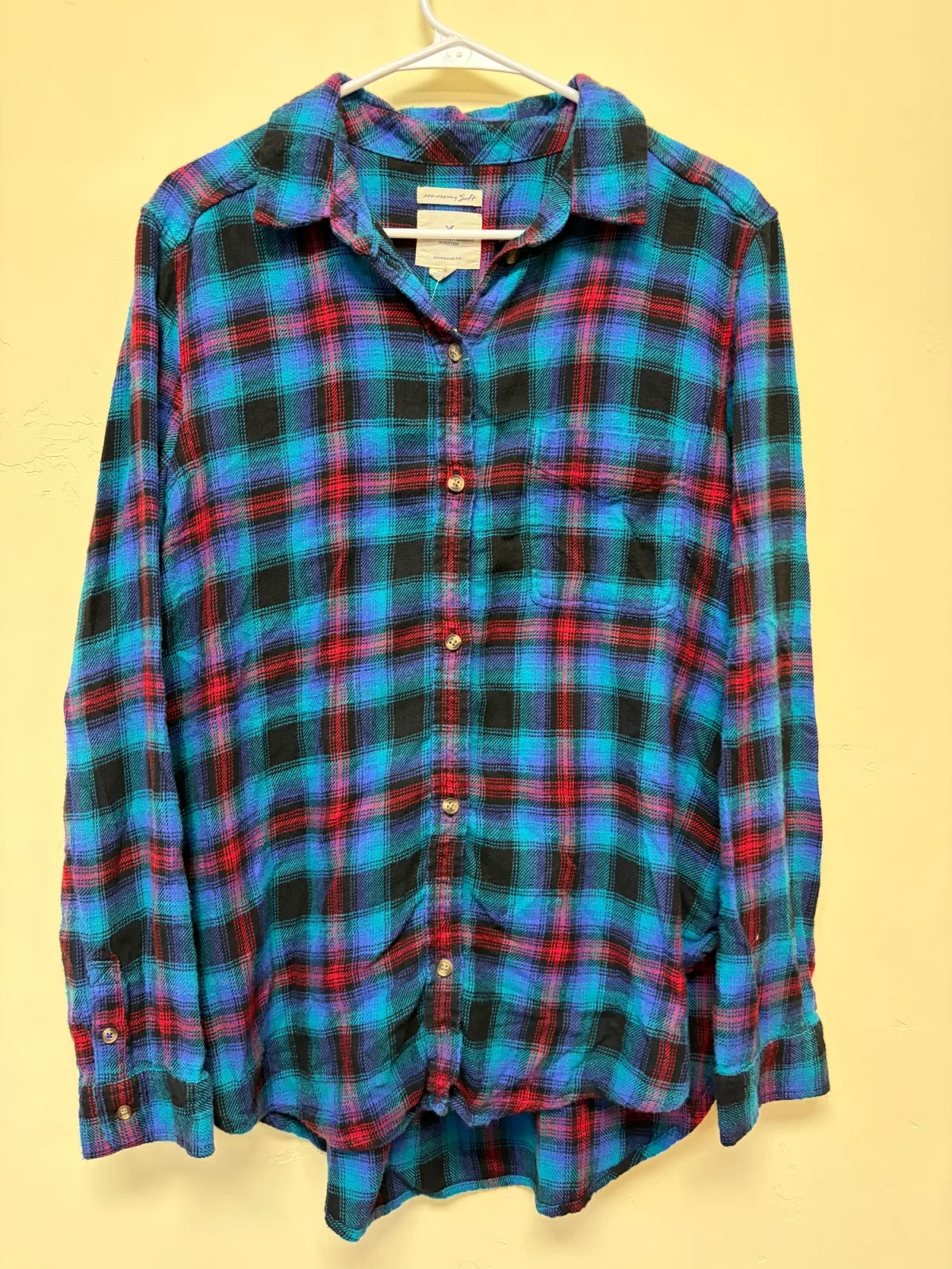 Foto 2 de American Eagle Ahh-Mazingly Soft Boyfriend Fit Plaid Flannel Button-Up Shirt - Women's Size L