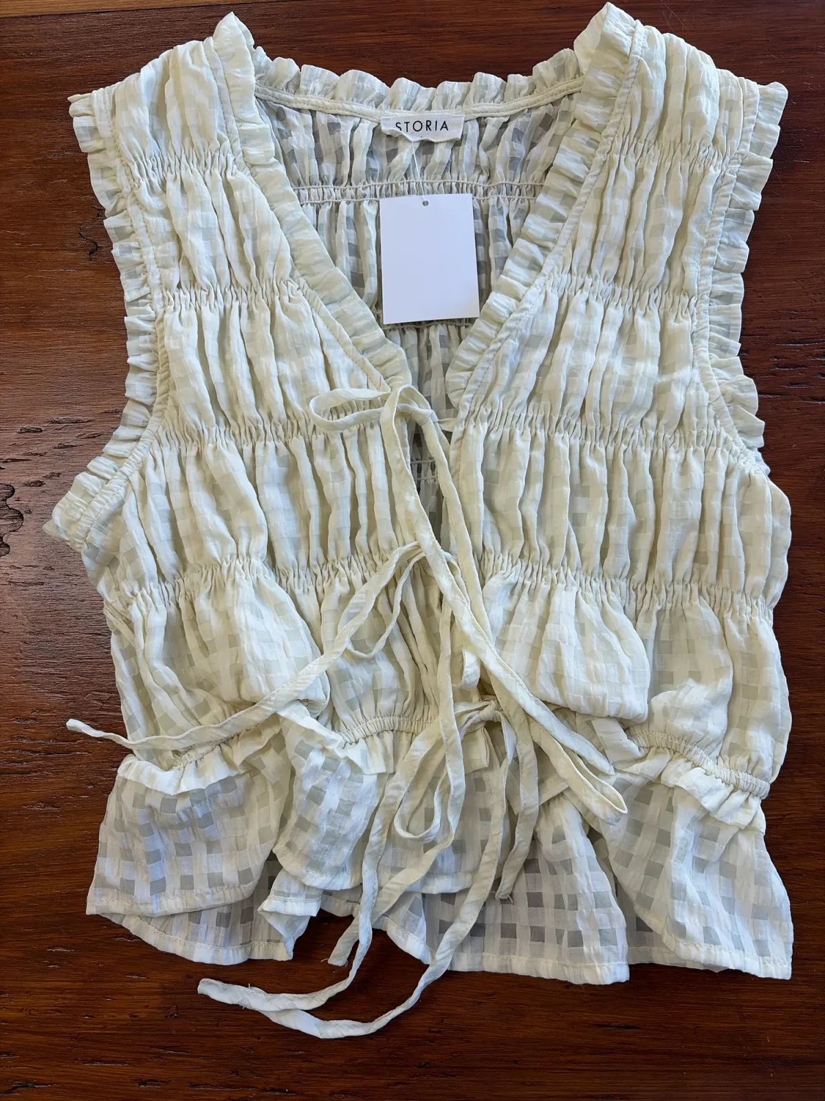 Foto 2 de Storia Women’s Cream Textured Tie-Front Ruffle Blouse Size Large