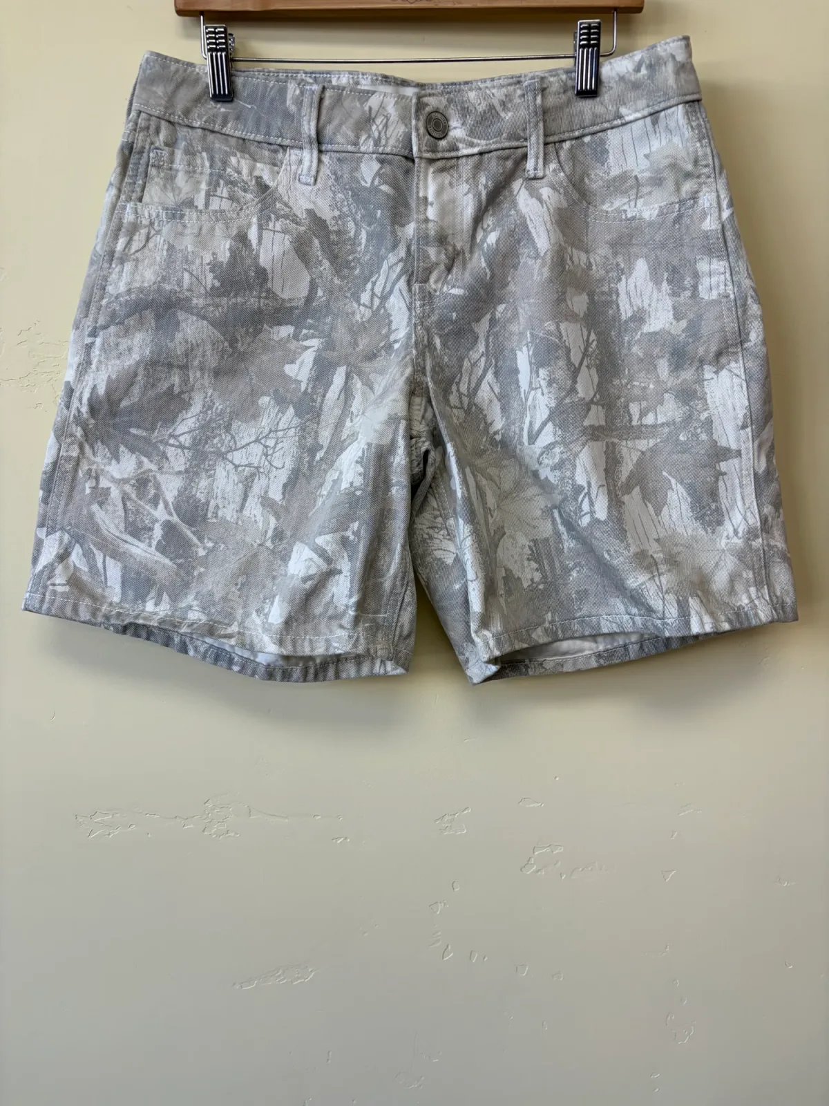 Hollister Low-Rise Baggy Jort Camo Denim Shorts - Women's Size 8 / W29 photo 2