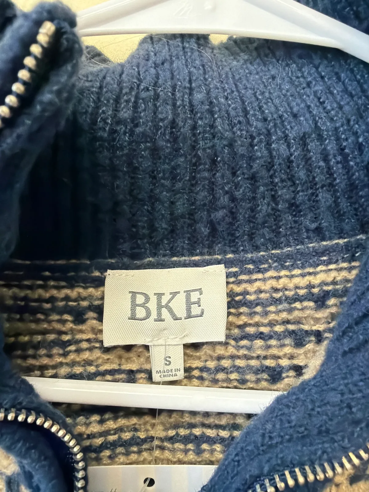 BKE Women's Navy and Tan Geometric Knit Quarter-Zip Pullover Sweater — Size Medium photo 4