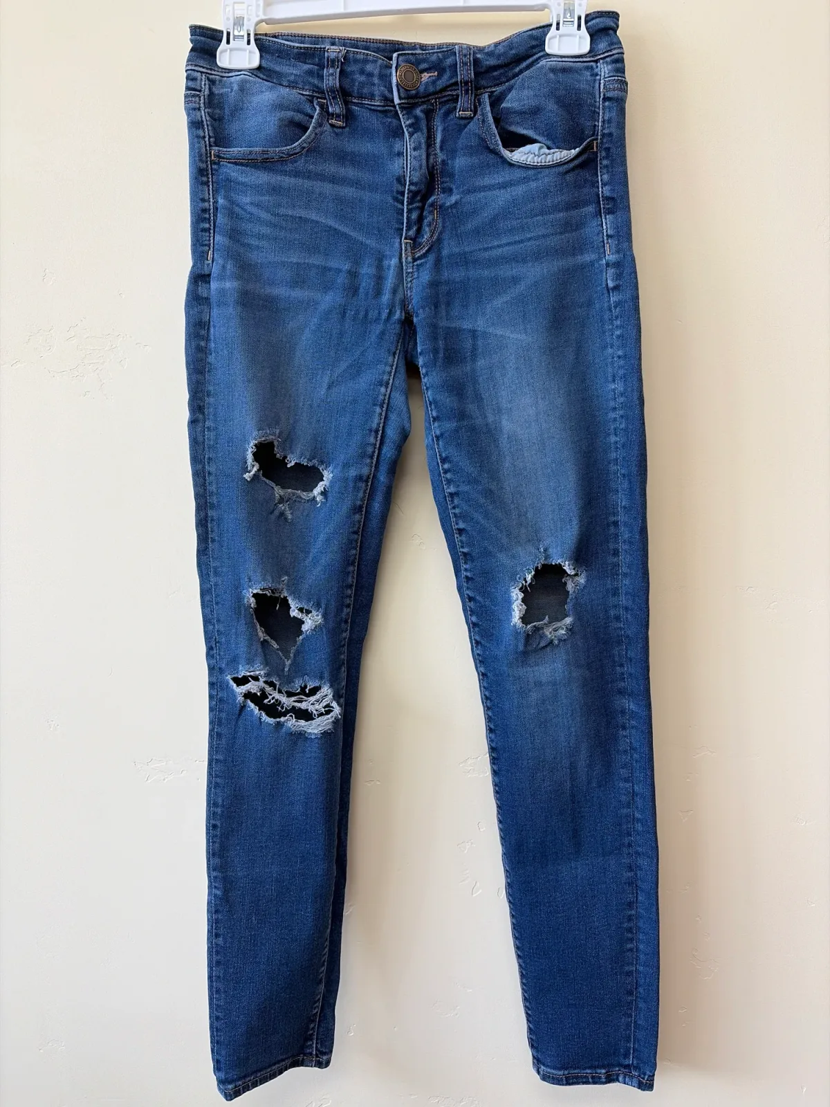 American Eagle Distressed Mid-Rise Skinny Jeans – Medium Wash photo 2