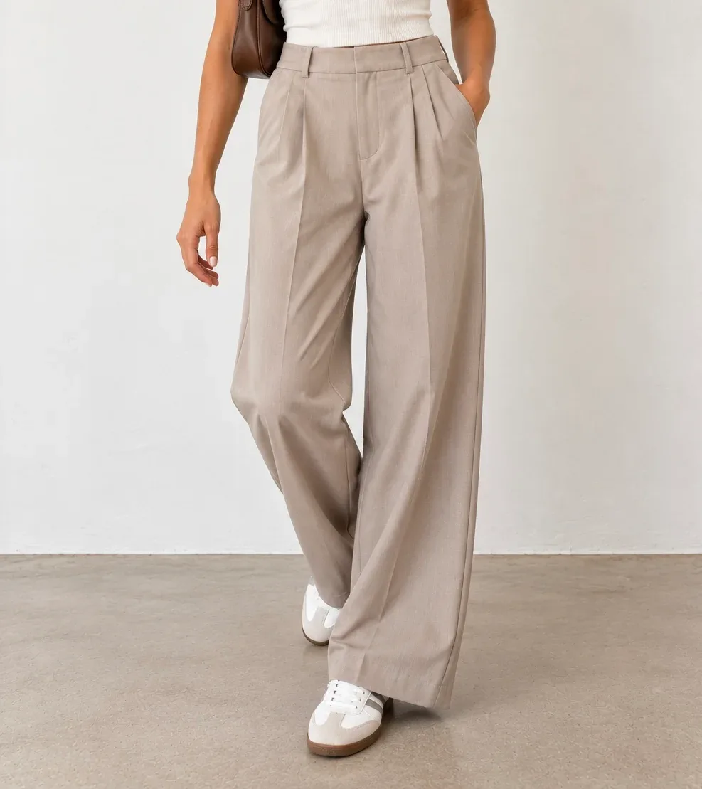 Zara Pleated Carrot Trousers in Beige - Size M