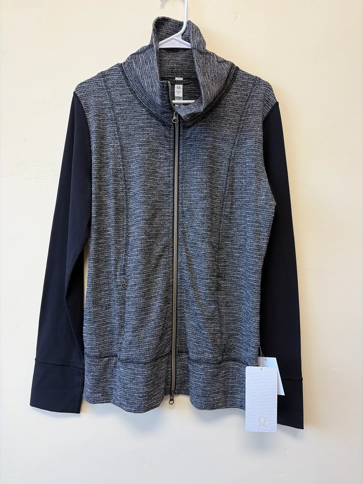 NWT Lululemon Daily Yoga Jacket Heathered Charcoal Black Color Block — Size 12 photo 2