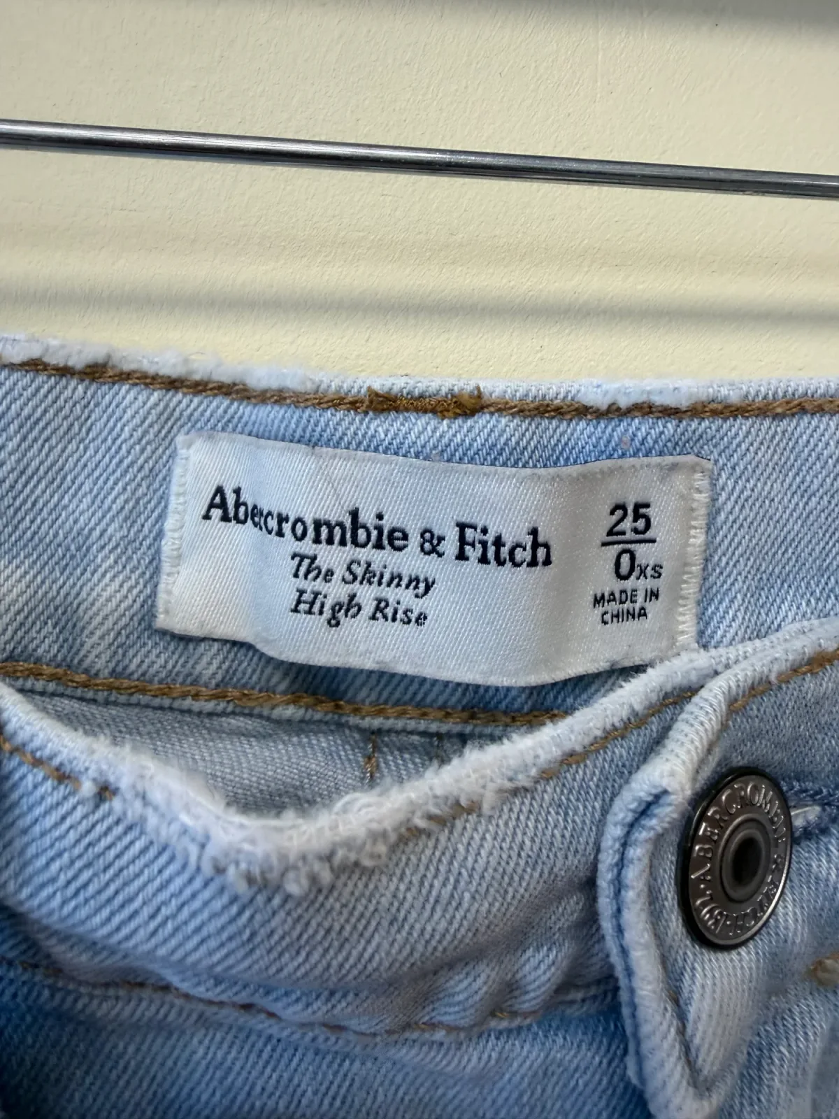 Abercrombie & Fitch Women's High Rise Skinny Jeans Light Wash Blue Size 25 / 0XS photo 4