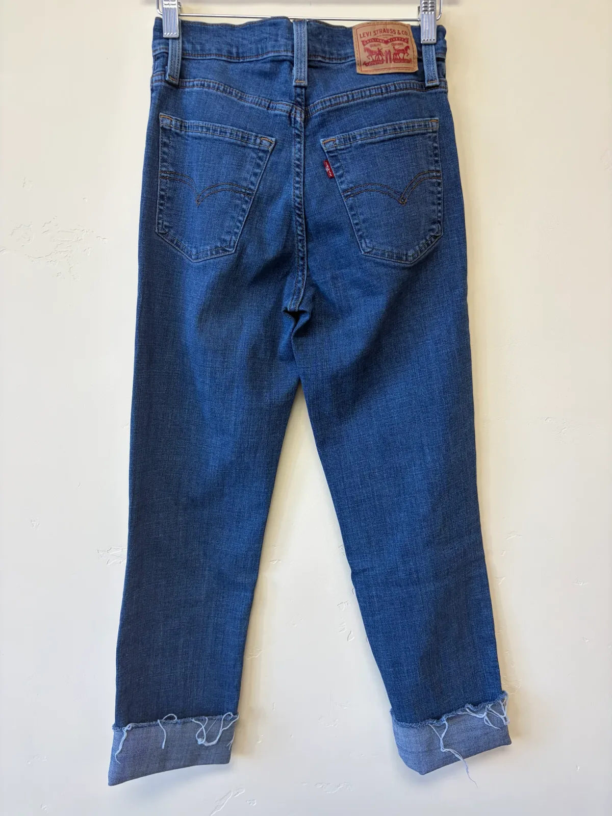 Levi’s Women’s 724 High Rise Straight Cropped Jeans - Medium Wash Denim, Size 26 photo 3