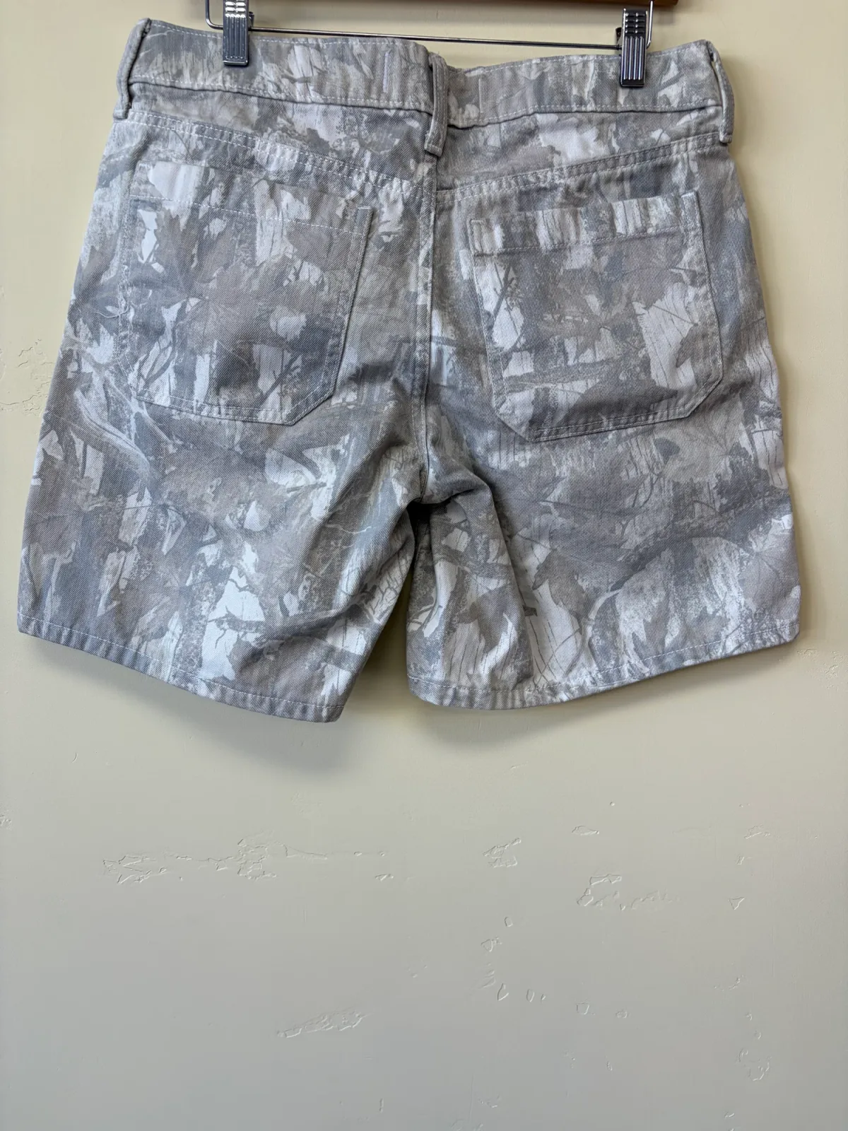 Hollister Low-Rise Baggy Jort Camo Denim Shorts - Women's Size 8 / W29 photo 3