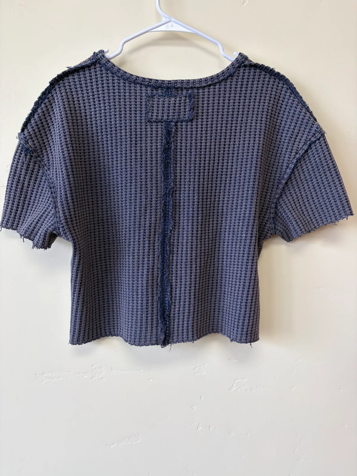 Böhme Women's Blue Gray Waffle Knit Crop Top Raw Hem Pocket Tee Size XS photo 3