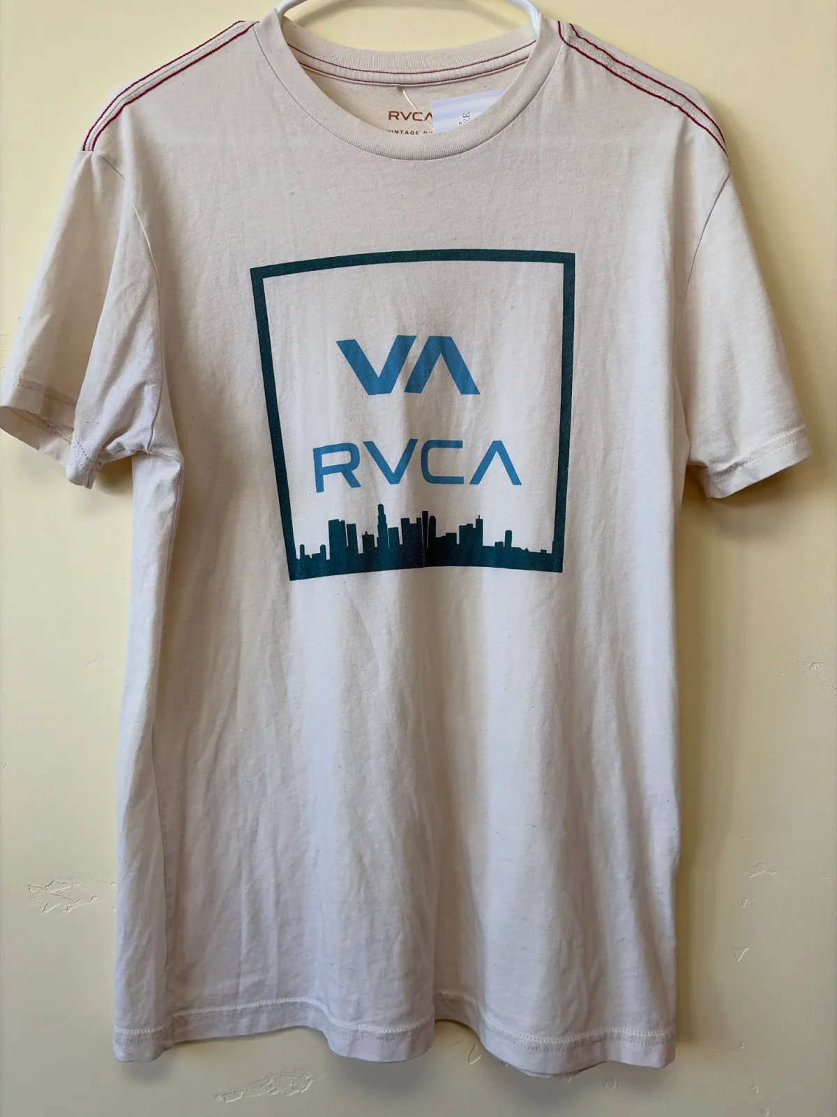 RVCA Men's Off-White City Skyline Box Graphic T-Shirt — Size Medium photo 4