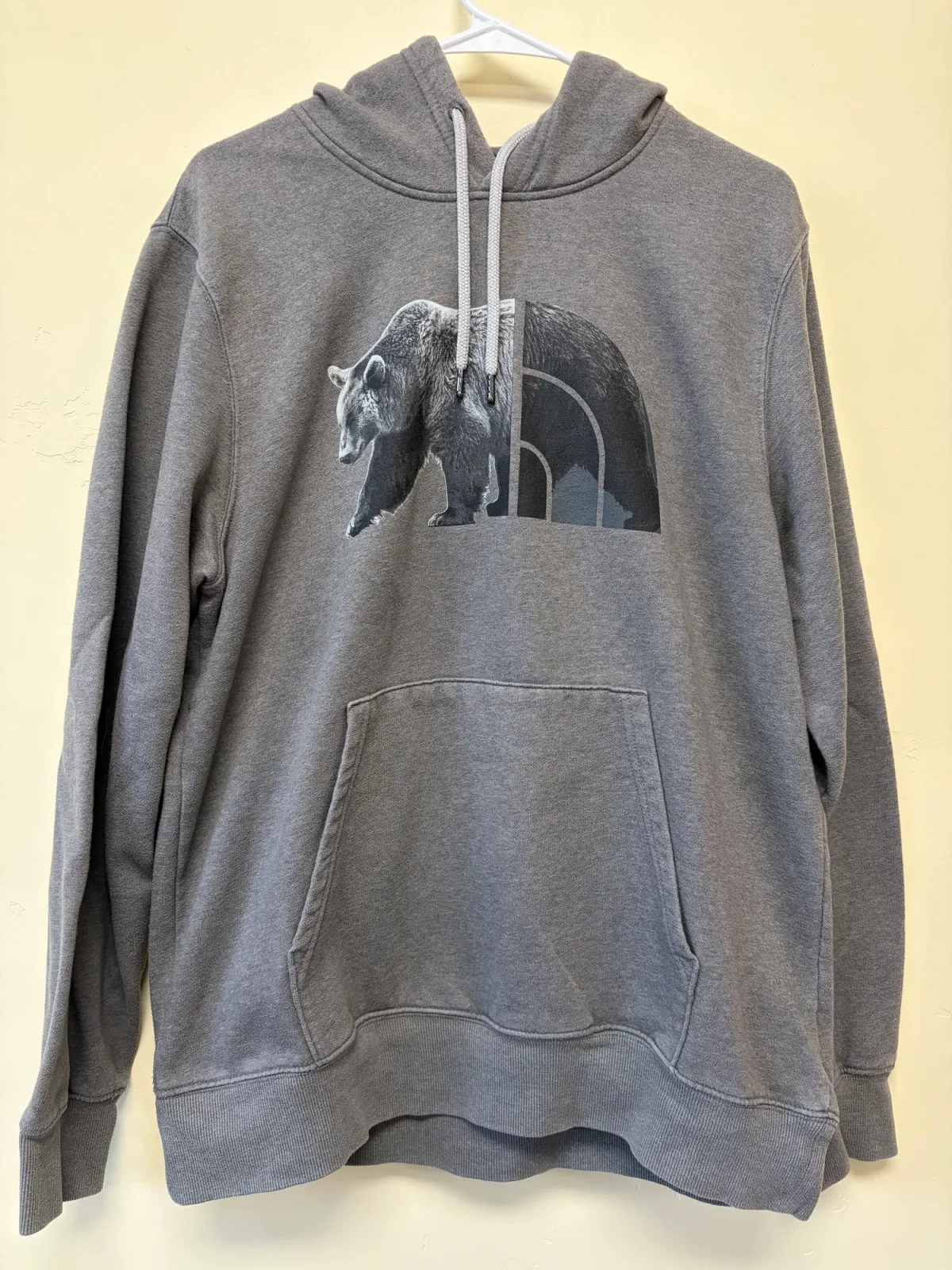 Foto 2 de The North Face Men's Grizzly Bear Half Dome Graphic Hoodie Size Large Gray