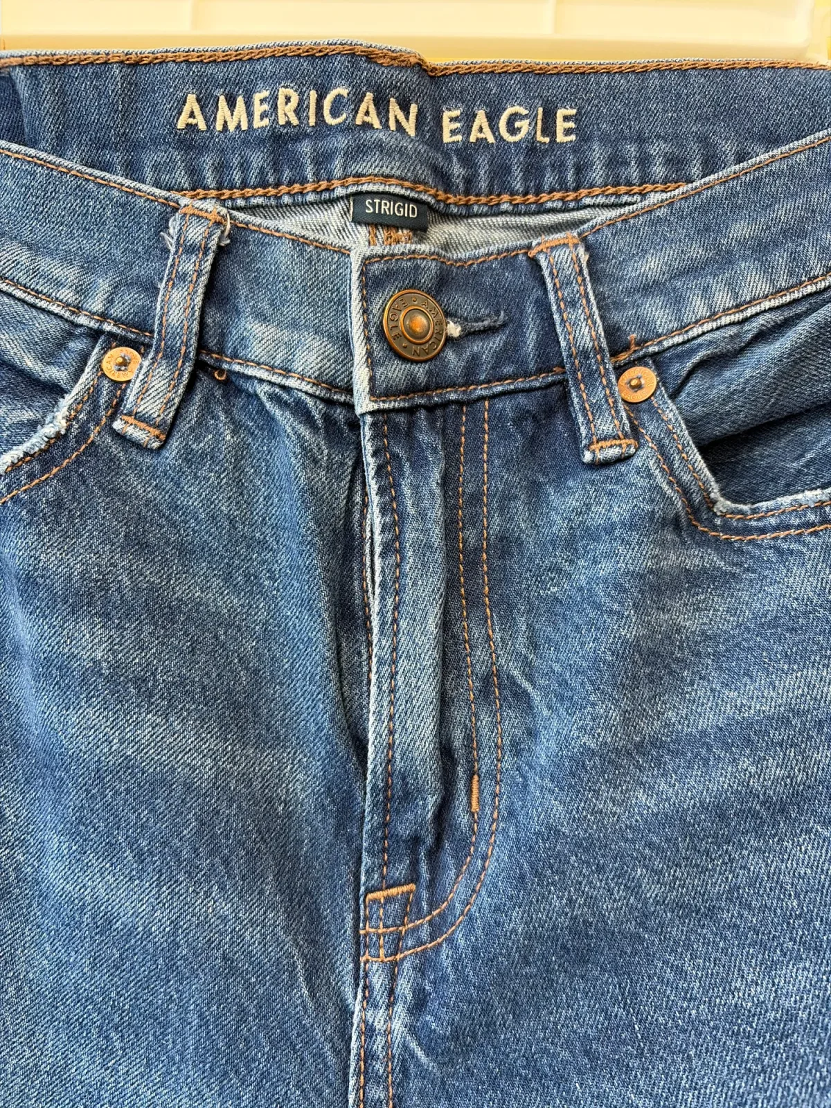 American Eagle Strigid Medium Wash High-Rise Barrel Wide-Leg Jeans — Size 0 Short photo 4